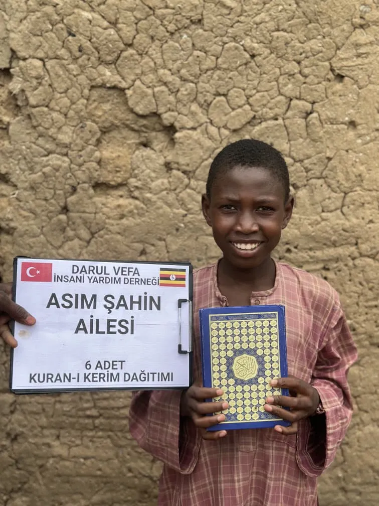 Afrika 50 Adet Kuran-ı Kerim Bağışı